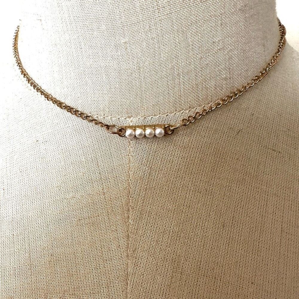 Dainty faux pearl vintage  pendant necklace